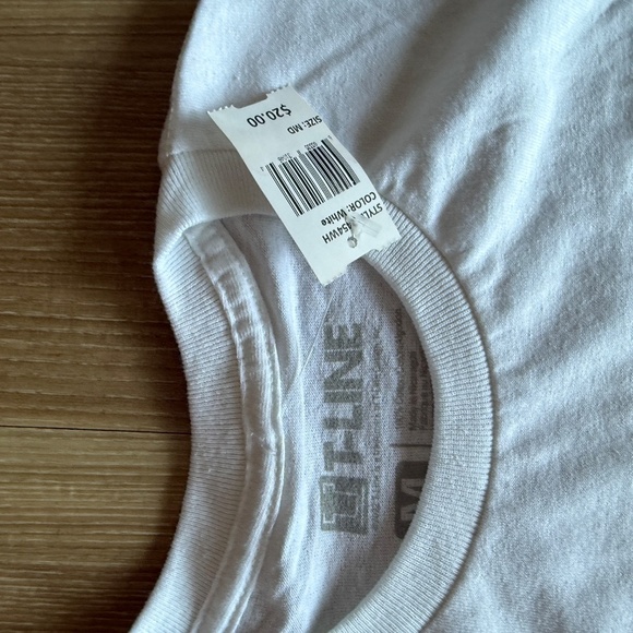 Hennything Is Possible Graphic Tee – Size M - Picture 2 of 2